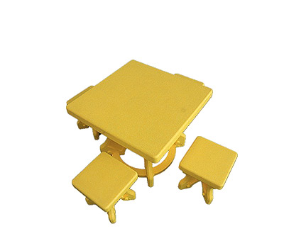 明黄色桌椅